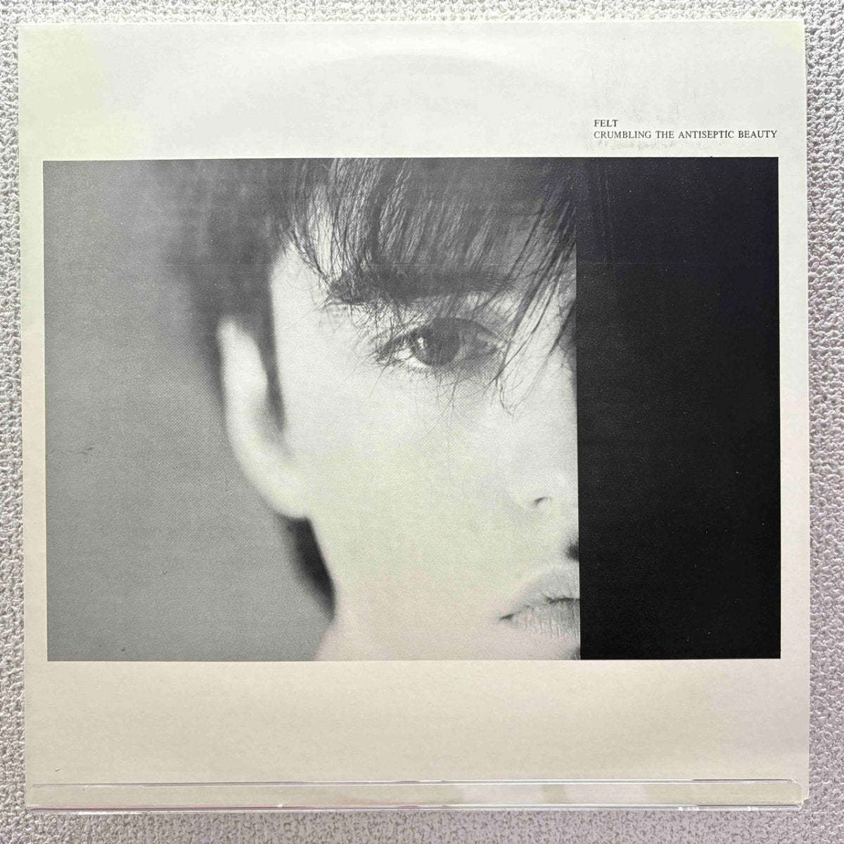Felt - Crumbling The Antiseptic Beauty - 45rpm records