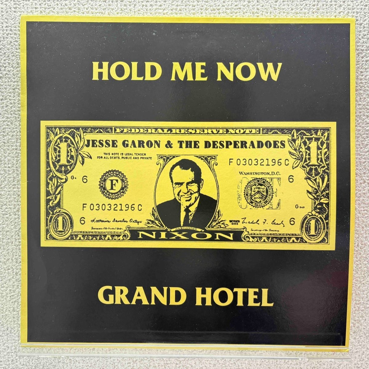 Jesse Garon & The Desperadoes - Hold Me Now / Grand Hotel - 45rpm records